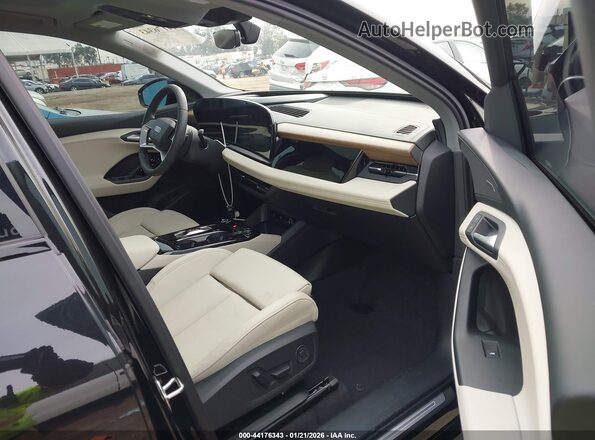 WA124BGF7SA017999 2025 AUDI Q6 E-TRON Black Вид салону спереду