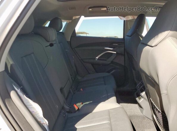 WA12AAGU1S2018089 2025 AUDI Q5 White Widok tylnych siedzeń