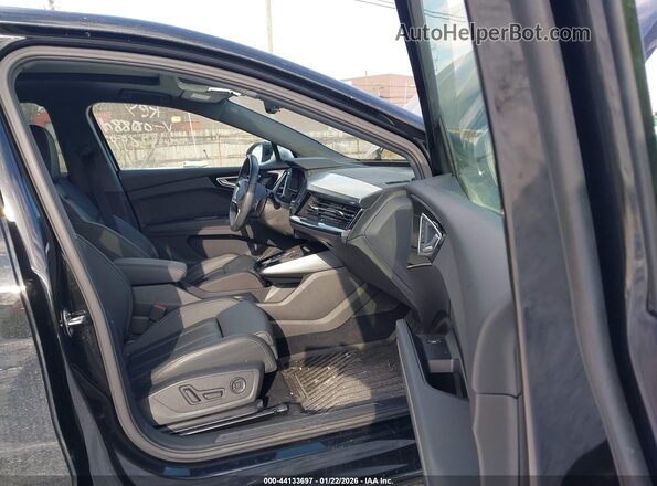WA132BFZ7RP008801 2024 AUDI Q4 Черный Вид салона спереди