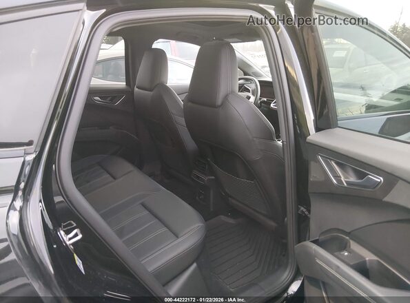 WA132BFZXNP016563 2022 AUDI Q4 Black Vista de la etiqueta del VIN