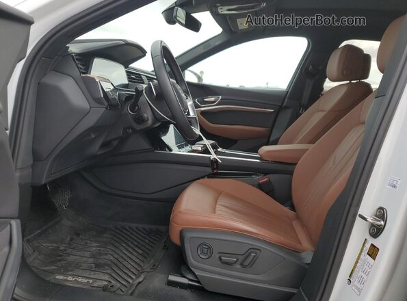 WA15AAGE4RB029068 2024 AUDI Q8 White Front interior view