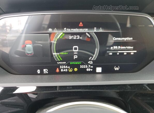 WA15AAGE4RB029068 2024 AUDI Q8 White Instrument cluster view