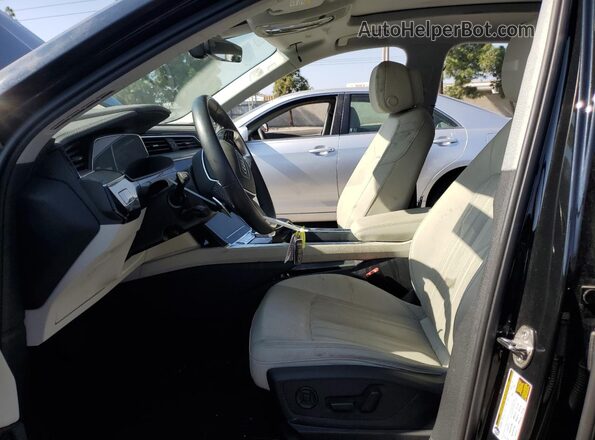 WA15AAGEXRB005468 2024 AUDI Q8 Черный Вид салона спереди