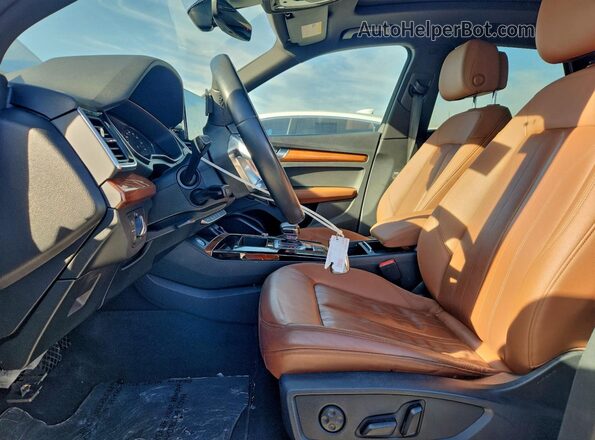 WA1AAAFY2M2016113 2021 AUDI Q5 White Front interior view