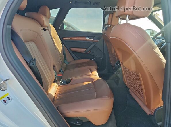 WA1AAAFY2M2016113 2021 AUDI Q5 White Rear seats view