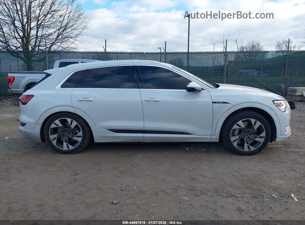 WA1AAAGE5MB014411 2021 AUDI E-TRON White უკანა სალონის ხედი