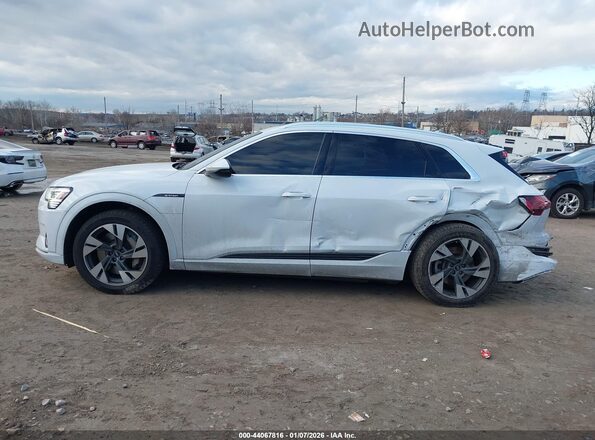 WA1AAAGE5MB014411 2021 AUDI E-TRON White სალონის 360-გრადუსიანი ხედი