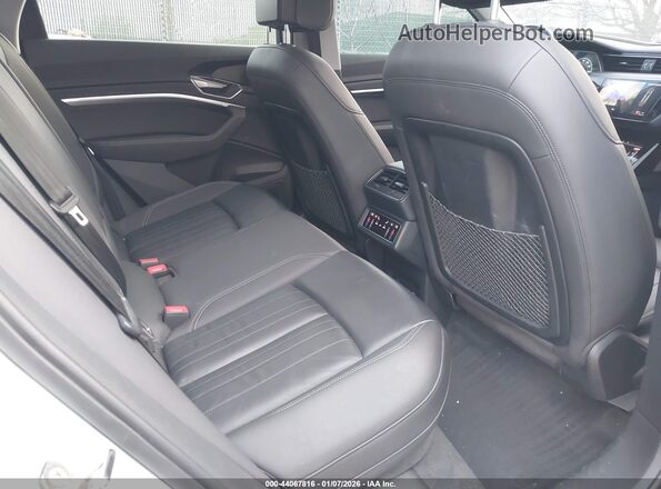 WA1AAAGE5MB014411 2021 AUDI E-TRON White VIN კოდის სტიკერის ხედი