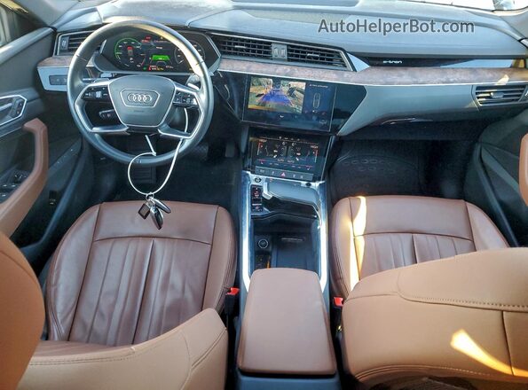 WA1AAAGE7PB019050 2023 AUDI E-TRON Teal Widok deski rozdzielczej