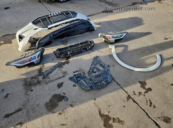 WA1AAAGEXMB021399 2021 AUDI E-TRON Белый Вид наклейки с VIN-кодом