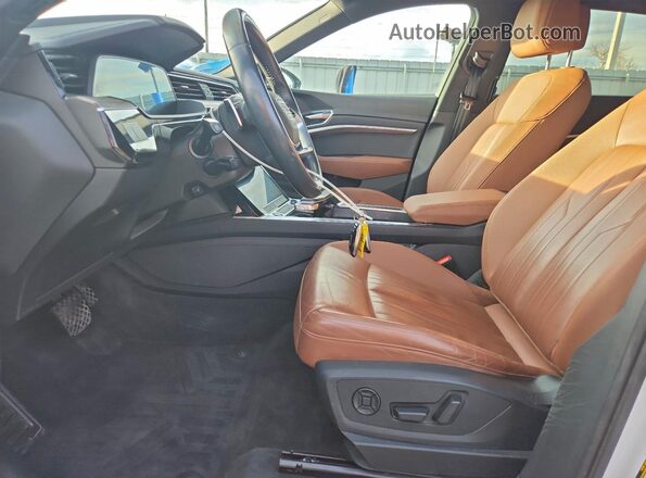 WA1AAAGEXMB021399 2021 AUDI E-TRON Белый Вид салона спереди