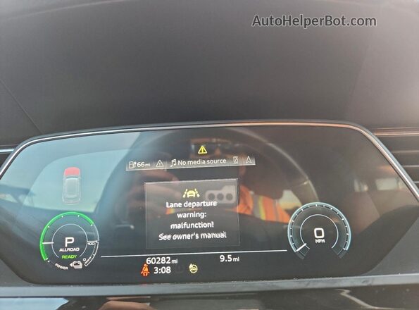 WA1AAAGEXMB021399 2021 AUDI E-TRON Белый Вид щитка приборов