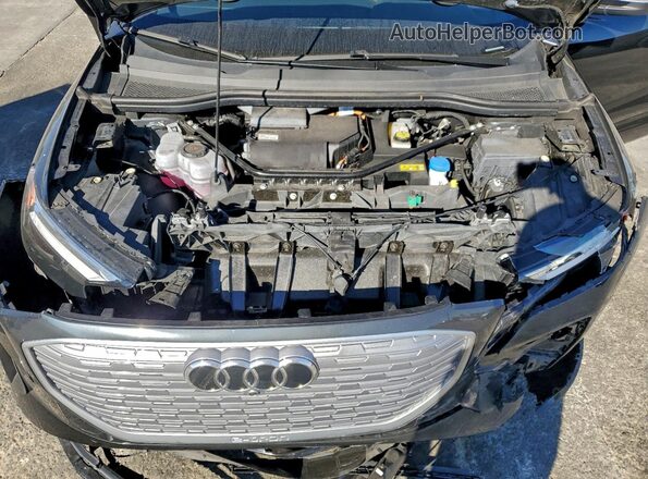 WA1ACBFZXPP048212 2023 AUDI Q4 Black Widok wnętrza z tyłu
