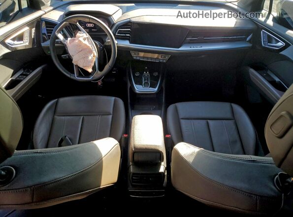 WA1ACBFZXPP048212 2023 AUDI Q4 Black Widok deski rozdzielczej