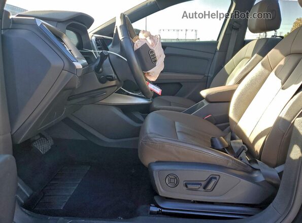 WA1ACBFZXPP048212 2023 AUDI Q4 Black Widok wnętrza z przodu