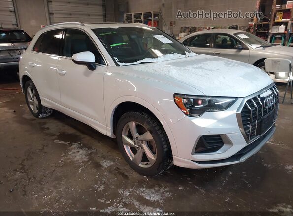 WA1AECF36K1068819 2019 AUDI Q3 White Передня права чверть