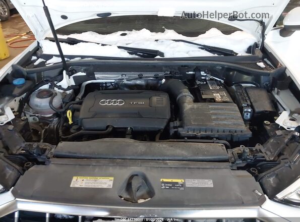 WA1AECF36K1068819 2019 AUDI Q3 White Вид ззаду
