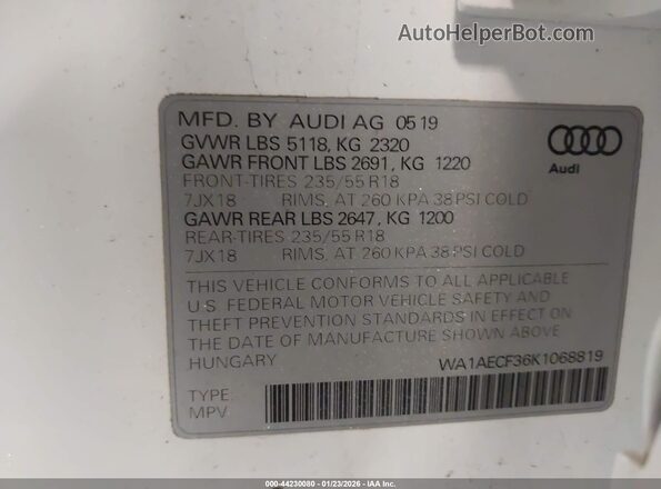 WA1AECF36K1068819 2019 AUDI Q3 White Вид підкапотного простору