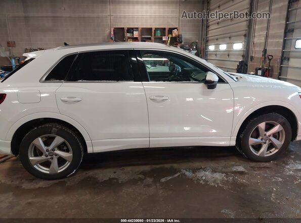 WA1AECF36K1068819 2019 AUDI Q3 White Вид задньої частини салону