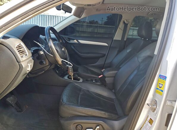 WA1BCCFS4HR014012 2017 AUDI Q3 White Widok wnętrza z przodu