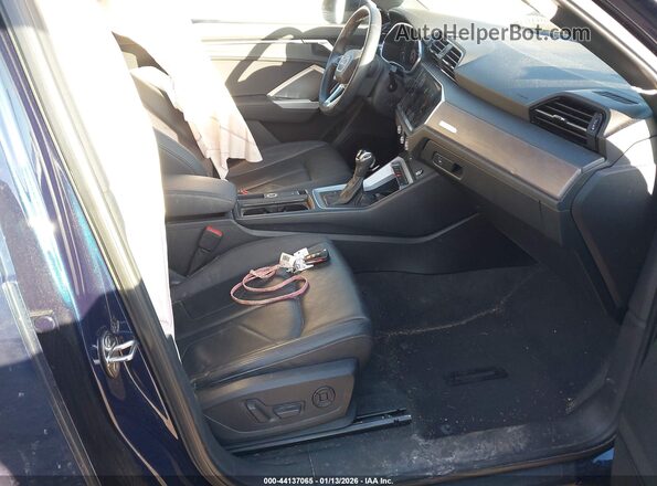 WA1BECF39K1066681 2019 AUDI Q3 Dark Blue Вид салона спереди