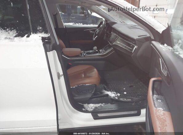 WA1BVBF16ND017496 2022 AUDI Q8 Белый Вид салона спереди