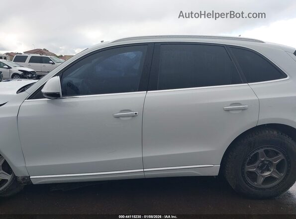 WA1C2AFP7HA063422 2017 AUDI Q5 White Widok wnętrza z tyłu
