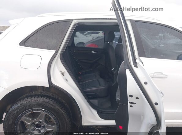WA1C2AFP7HA063422 2017 AUDI Q5 White Widok naklejki z numerem VIN