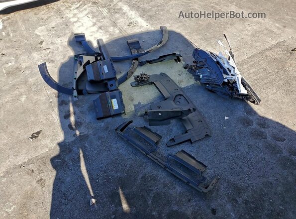 WA1CWBF19SD038002 2025 AUDI SQ8 Черный Вид наклейки с VIN-кодом