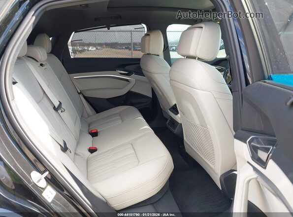 WA1DAAGE3RB042745 2024 AUDI Q8 E-TRON Черный Вид наклейки с VIN-кодом