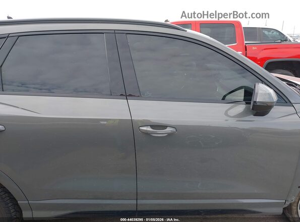 WA1DECF35M1052434 2021 AUDI Q3 Gray Widok wnętrza z tyłu