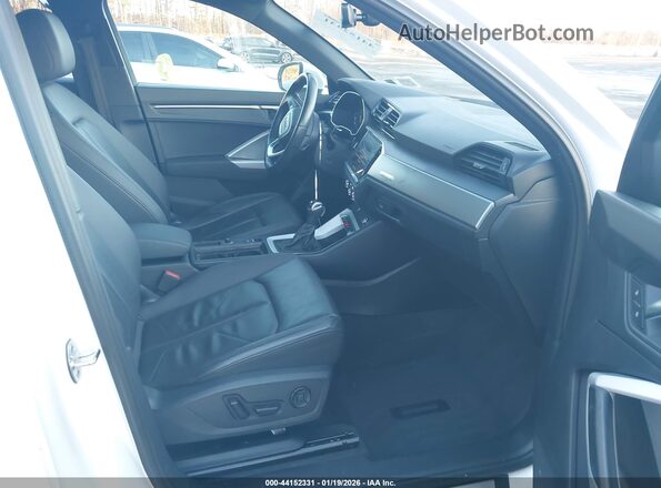 WA1DECF38P1105986 2023 AUDI Q3 White Widok wnętrza z przodu