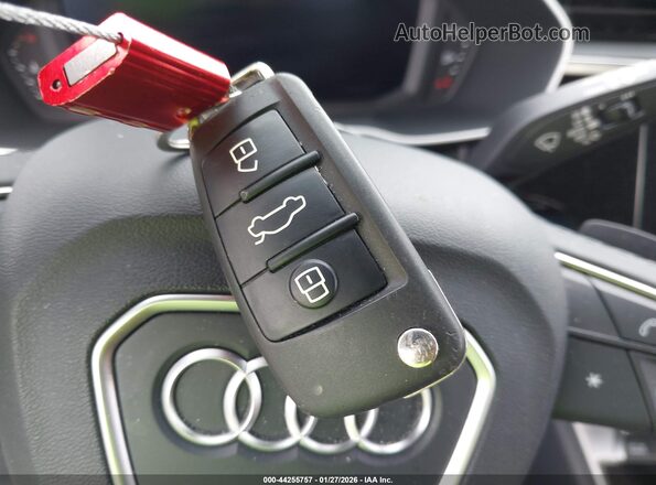 WA1DECF39P1136664 2023 AUDI Q3 Белый Вид панели приборов