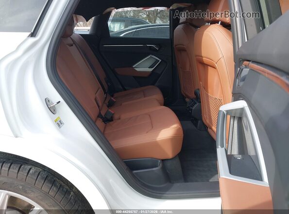 WA1DECF39P1136664 2023 AUDI Q3 Белый Вид наклейки с VIN-кодом