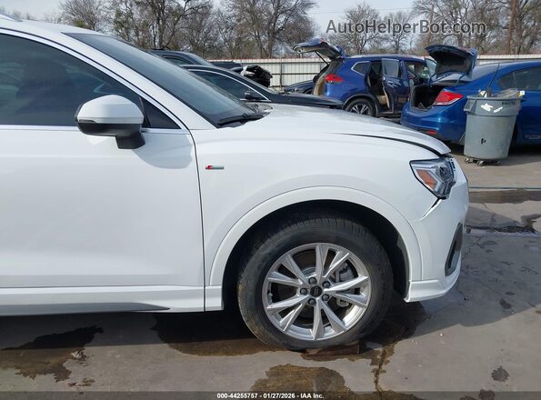 WA1DECF39P1136664 2023 AUDI Q3 Белый 