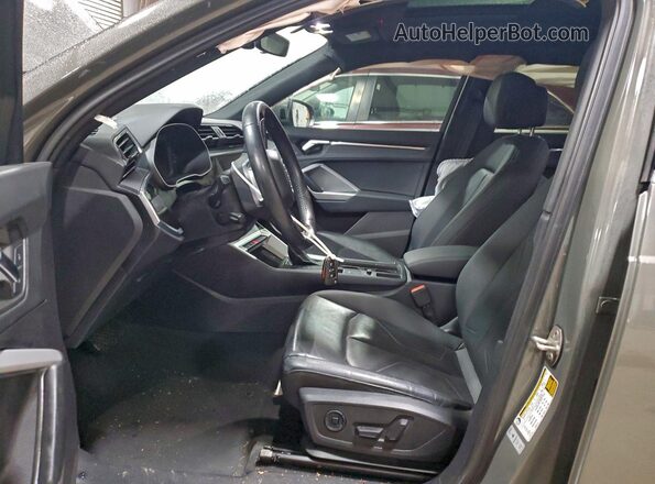WA1DECF3XK1085152 2019 AUDI Q3 Gray Front interior view
