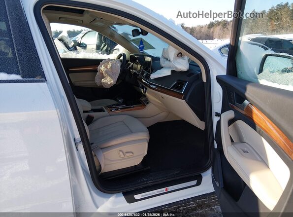 WA1EAAFY8P2016672 2023 AUDI Q5 White Вид салону спереду