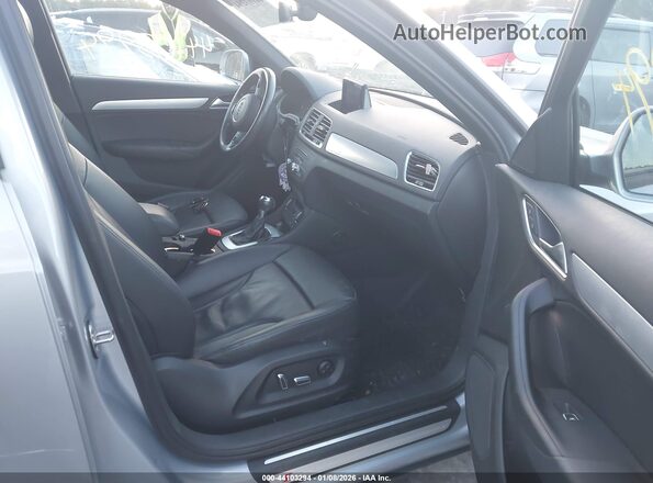 WA1ECCFS5JR024759 2018 AUDI Q3 Silver Вид салону спереду