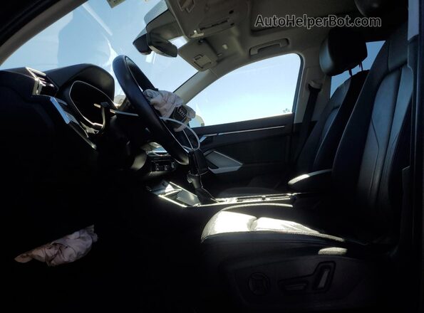 WA1EECF36K1068949 2019 AUDI Q3 Черный Вид салона спереди