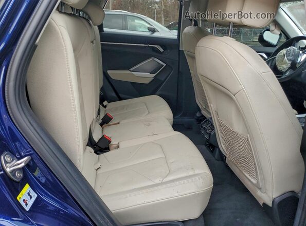 WA1EECF36M1017230 2021 AUDI Q3 Blue Widok wnętrza z tyłu