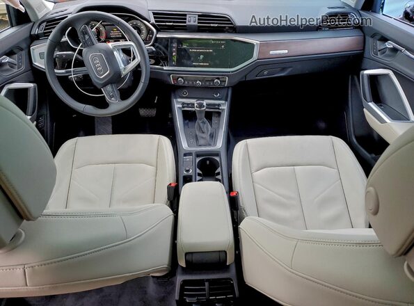 WA1EECF36S1079532 2025 AUDI Q3 Blue Vista del salpicadero