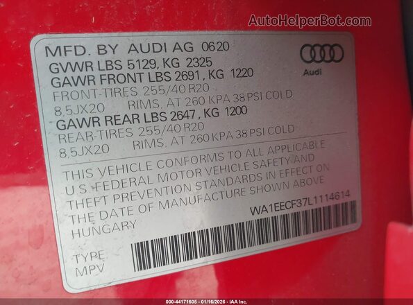 WA1EECF37L1114614 2020 AUDI Q3 Red Vista del compartimento del motor