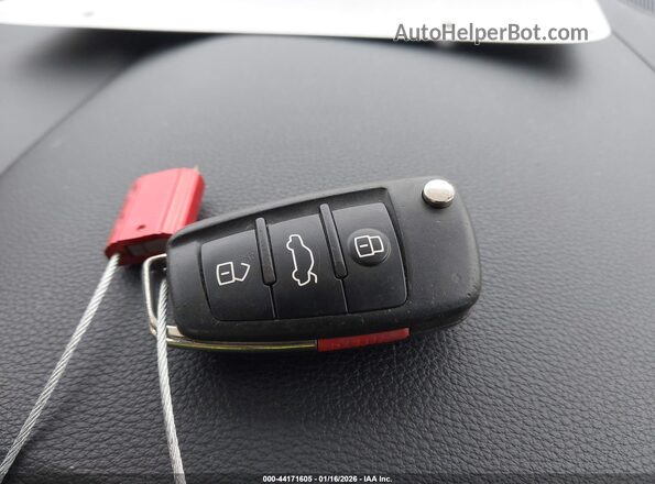 WA1EECF37L1114614 2020 AUDI Q3 Red Vista del salpicadero