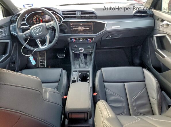WA1EECF3XP1144289 2023 AUDI Q3 Красный Вид панели приборов