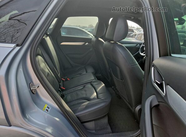 WA1EFCFS0GR021266 2016 AUDI Q3 Silver Widok wnętrza z tyłu
