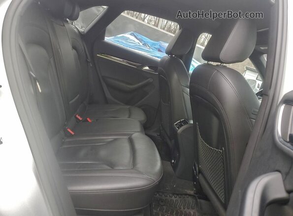 WA1EFCFS7GR024598 2016 AUDI Q3 White უკანა სალონის ხედი