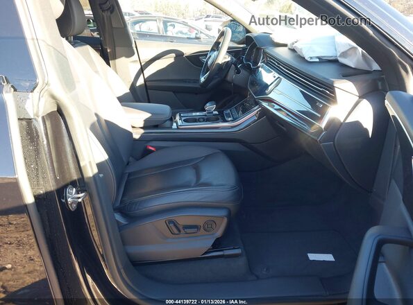 WA1EVAF15LD025030 2020 AUDI Q8 Black Вид салону спереду