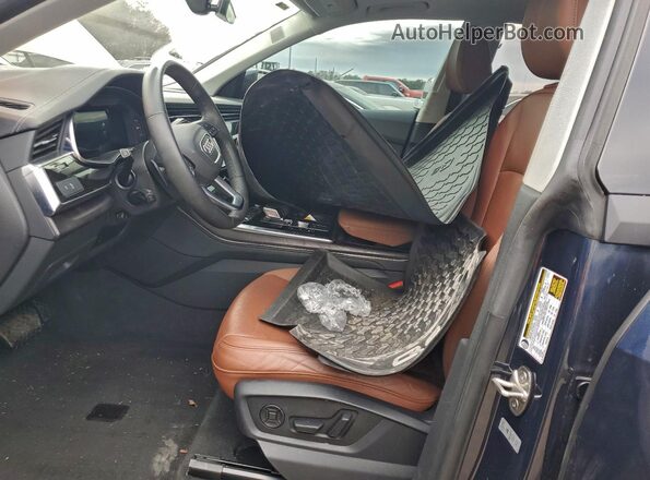 WA1EVBF12PD050799 2023 AUDI Q8 Синий Вид салона спереди