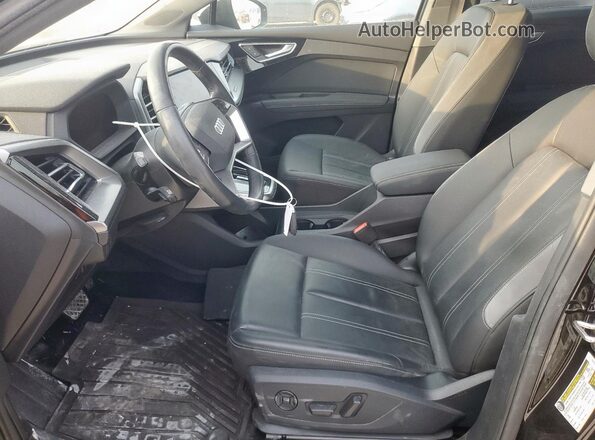 WA1G2BFZXNP033090 2022 AUDI Q4 Черный Вид салона спереди