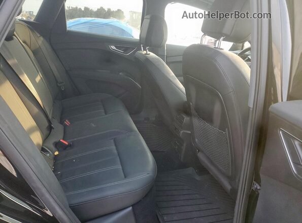 WA1G2BFZXNP033090 2022 AUDI Q4 Черный Вид задней части салона